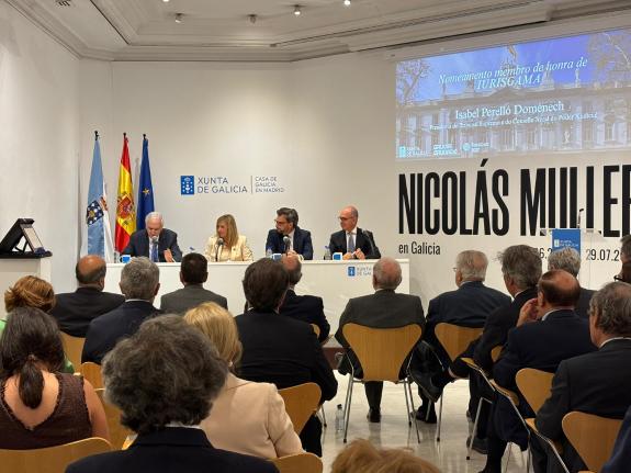 Imaxe da nova:Diego Calvo asiste ao acto de nomeamento de Isabel Perelló como membro de honra da Asociación de Xuristas Galegos en Madrid