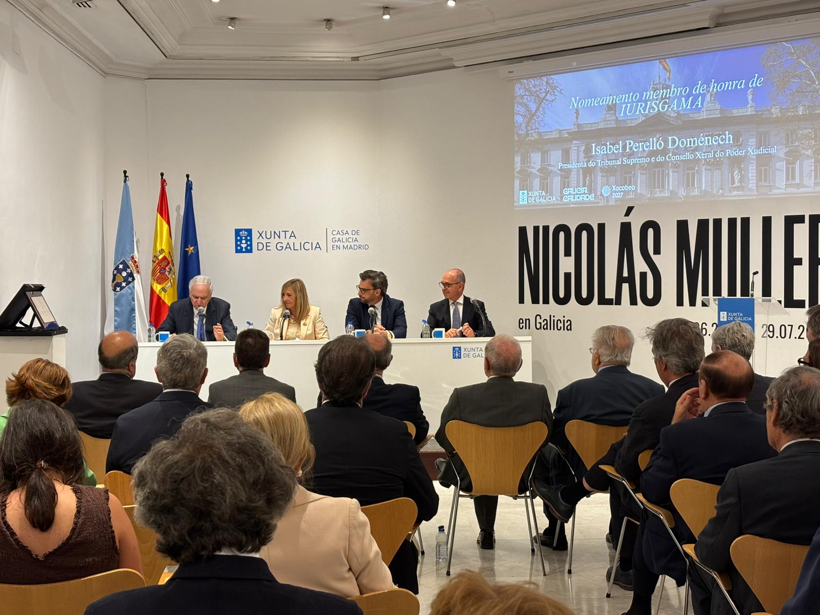 Diego Calvo asiste al acto de nombramiento de Isabel Perelló como miembro de honra de la Asociación de Juristas Gallegos en Madrid