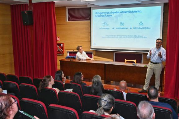 Imaxe da nova:A Xunta apela no Carballiño á cobertura de vacantes e á fixación de poboación no rural a través das axudas á rehabilitación de vive...