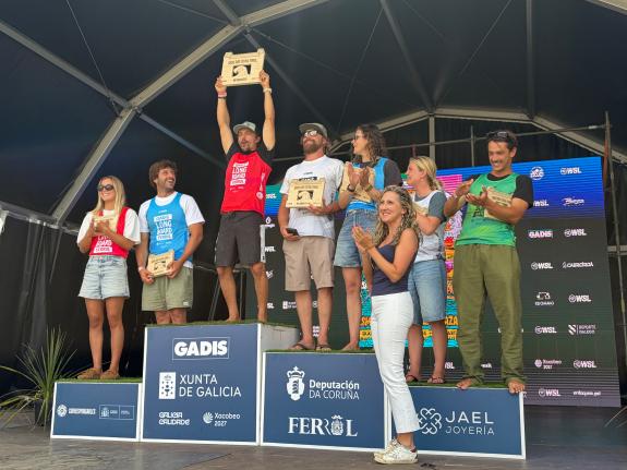 Imaxe da nova:Martina Aneiros participa na entrega de premios do Gadis Longboard Pro Ferrol