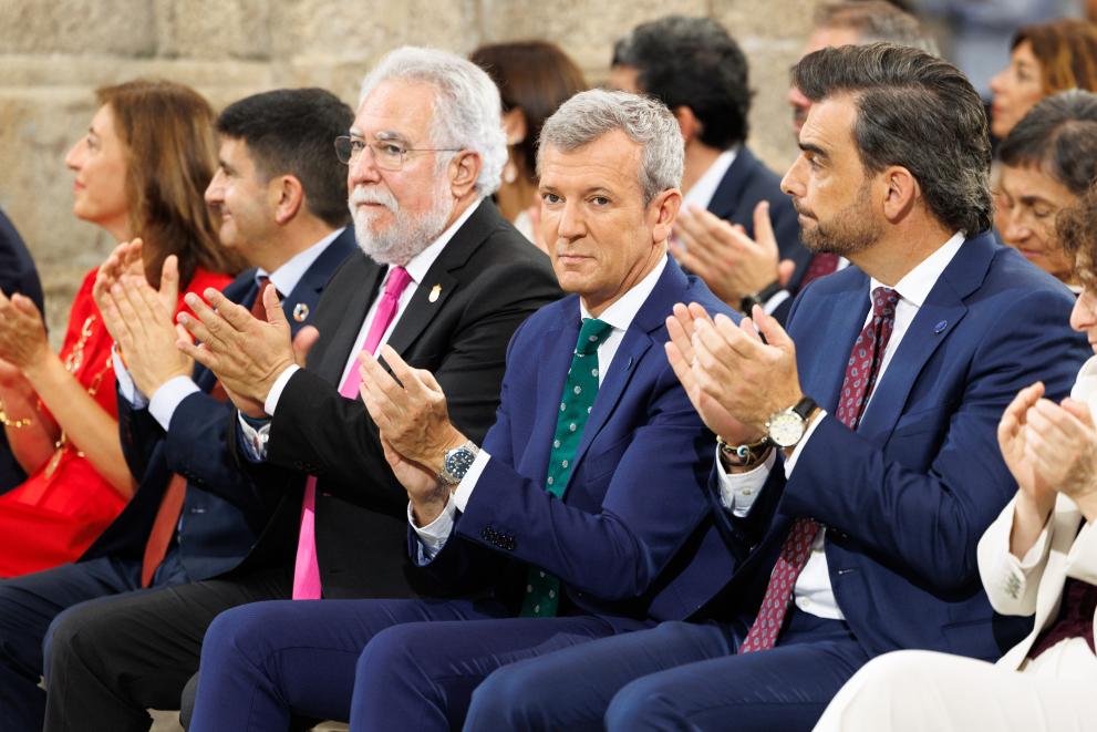 Imaxe 17 de 43 asociada á nova
