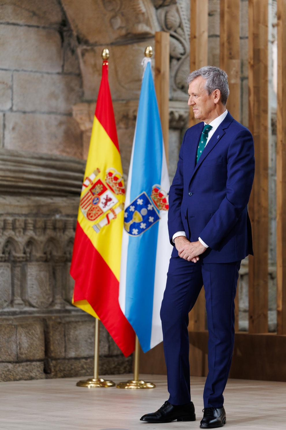 Imaxe 33 de 43 asociada á nova