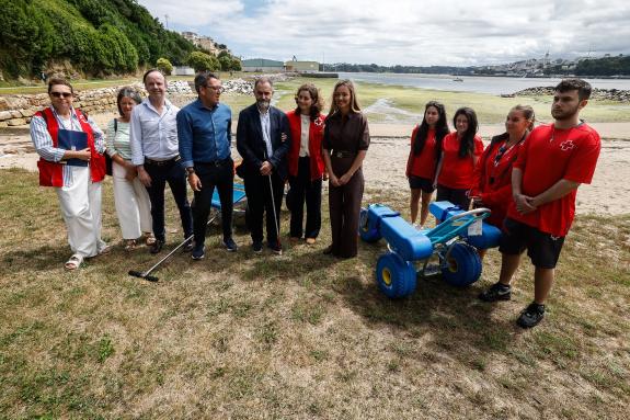 Imagen de la noticia:La Xunta impulsa el proyecto Ribadeo Accesible para garantizar el disfrute inclusivo de la playa