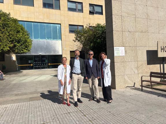 Imagen de la noticia:El gerente del Sergas visita el Hospital Público Virxe da Xunqueira de Cee para evaluar su funcionamiento y las posibles nec...