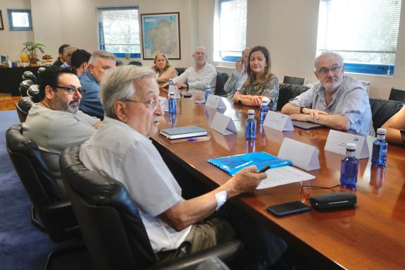 Imaxe da nova:Marta Villaverde asiste á presentación dos estudos científicos sobre a sustentabilidade e a pegada ambiental do cultivo de mexillón