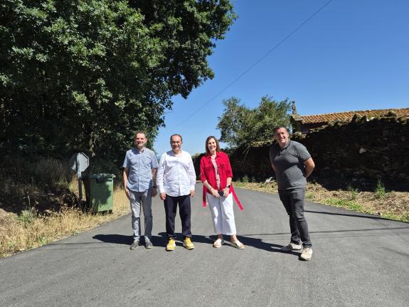 Imagen de la noticia:Medio Rural destina 150.000 euros a la mejora de 1,8 km de vías municipales en Lalín