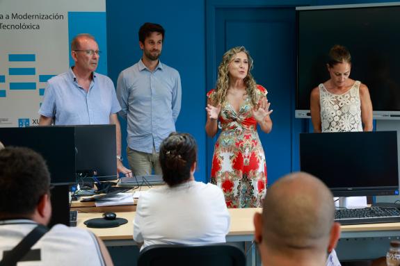 Imaxe da nova:Martina Aneiros dá a benvida en Pontedeume aos 20 alumnos que participan no obradoiro dual de emprego ‘Ártabro Emprende V’