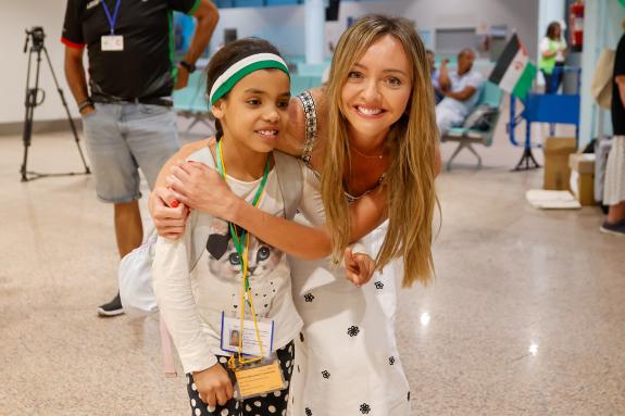 Imaxe da nova:Fabiola García dá a benvida aos nenos saharauís do programa Vacacións en Paz que pasarán o verán en Galicia con familias de acollid...