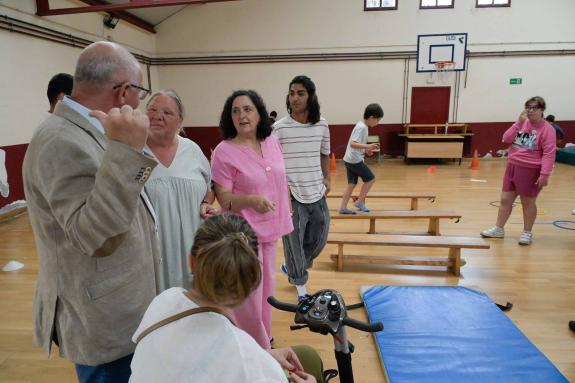 Imaxe da nova:Belén do Campo destaca o compromiso coa inclusión de West Galicia durante a visita ao campamento de verán que organizan no CEIP Cur...