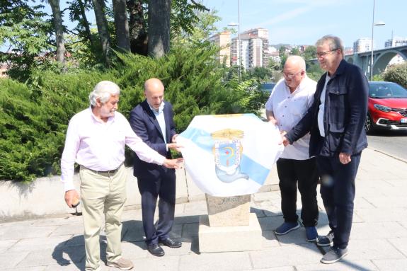 Imaxe da nova:O delegado territorial da Xunta participa no acto de descubrimento da pedra-marco inicial do ‘Camiño Nós’