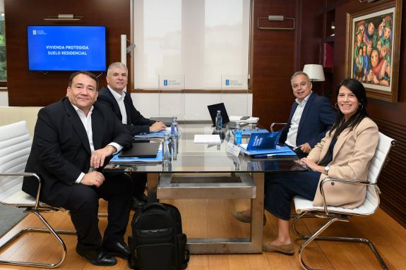 Imaxe da nova:A conselleira María M. Allegue traslada ao presidente do ICO as medidas da Xunta para incentivar a vivenda protexida