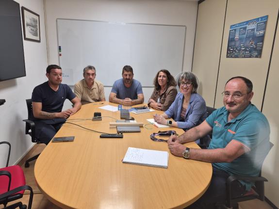 Imagen de la noticia:La Xunta y la Cofradía de Vilanova evalúan los avances de las tareas de regeneración financiadas con cerca de medio millón d...