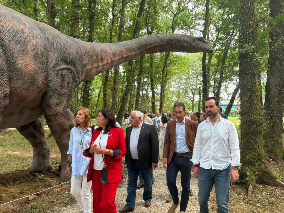 Imaxe da nova:A Xunta destaca o potencial turístico do parque de dinosauros Terra Nublar, inaugurado hoxe en Outeiro de Rei