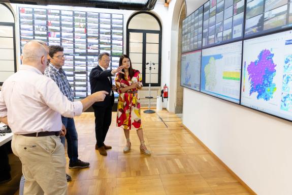 Imagen de la noticia:María José Gómez comparte las últimas novedades del servicio de prevención y extinción de incendios forestales con una deleg...