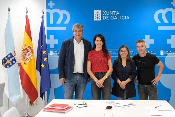 Imagen de la noticia:La conselleira María Martínez Allegue mantiene una reunión de trabajo con el alcalde de Corcubión