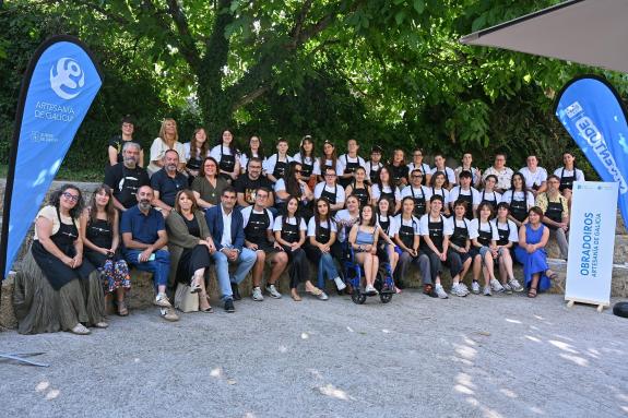 Imagen de la noticia:La Xunta le acerca los oficios artesanales a la juventud a través del campamento de verano 'Arte en las manos'