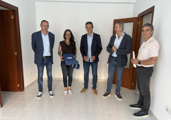 Imagen de la noticia:A Xunta entrega en réxime de alugamento senllas vivendas de promoción pública en Riotorto e Viveiro