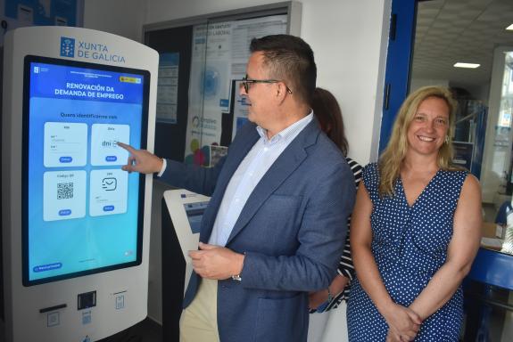 Imagen de la noticia:La Xunta implanta en las 54 oficinas de empleo gallegas una red de cajeros autoservicio para facilitar los trámites de deman...
