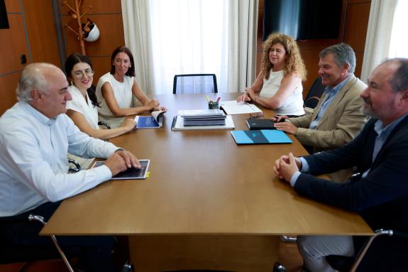 Imaxe da nova:Educación analiza as novas necesidades de persoal formado no eido da FP no porto de Ferrol a raíz da implantación de SAIC Motor