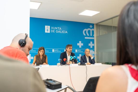 Imaxe da nova:A Xunta activará o Platerga e reforzará o transporte público por estrada no eixo atlántico, en Lugo e na Mariña co gallo da eclipse...