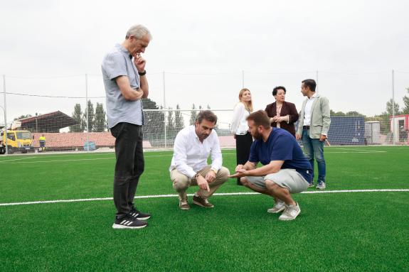 Imagen de la noticia:La mejora del campo de fútbol ferrolán de Caranza impulsada por la Xunta está ya al 80% de ejecución