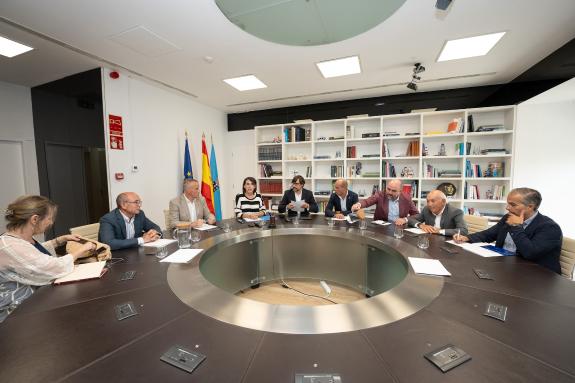 Imaxe da nova:Lorenzana reúnese coas Confederacións de Empresarios de Galicia para informarlles da ampliación de capital de RDG