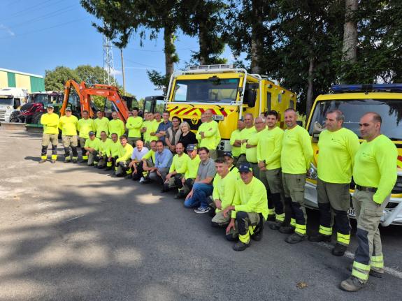 Imagen de la noticia:El delegado de la Xunta ensalza en Becerreá el trabajo que realizan los profesionales del servicio de prevención y lucha con...