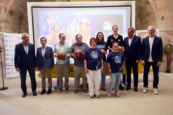Imaxe da nova:A Xunta apoia o baloncesto feminino na presentación da 39ª edición da Copa Galicia Sénior, que se disputará en Ferrol