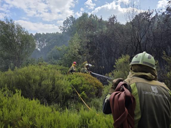 Imagen de la noticia:Regresan a Galicia los efectivos de la Xunta desplazados a los incendios de Castilla y León