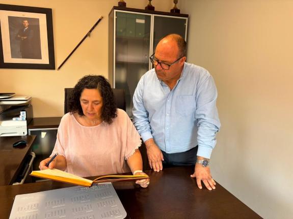 Imagen de la noticia:Belén do Campo supervisa las mejoras realizadas en la Casa del Ayuntamiento y en la Oficina de Información Juvenil de Aranga...