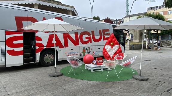 Imagen de la noticia:'Un aliento de vida' invita a la vecindad de Narón la donar sangre este verano