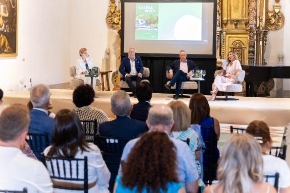Imagen de la noticia:Gómez Caamaño destaca en la presentación del libro 'Galicia Vive+' el impulso de la Xunta al registro de personas centenaria...