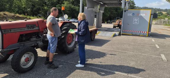 Imagen de la noticia:La Xunta presenta en Valga la campaña sobre los riesgos en el manejo del tractor en colaboración con las unidades móviles y ...