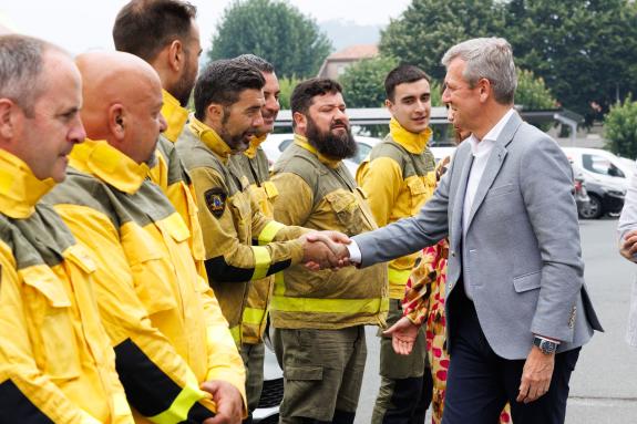 Imaxe da nova:Rueda destaca a profesionalidade e solidariedade do persoal do dispositivo galego contra o lume e apela á colaboración cidadá