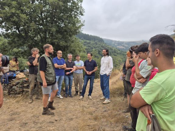 Imaxe da nova:O campo de voluntariado da Xunta en Navia de Suarna reúne a 12 xóvenes de seis comunidades para asistir en labores arqueolóxicas
