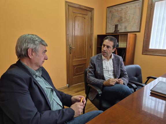 Imaxe da nova:Villares e o alcalde das Nogais avalían proxectos e investimentos da Xunta no municipio