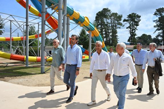 Imaxe da nova:A Xunta supervisa as novas instalacións que completan a oferta do parque acuático de Monterrei