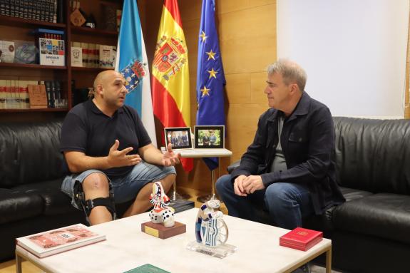 Imaxe da nova:O delegado da Xunta en Ourense reúnese co presidente do Colectivo Hércules, organizador de carreiras de obstáculos
