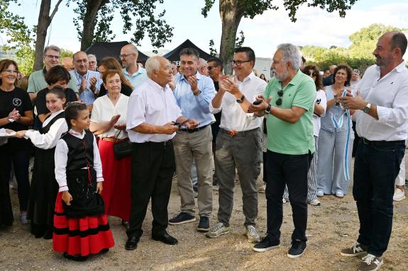 Imaxe da nova:O conselleiro de Emprego, Comercio e Emigración asistiu á 31ª edición da Festa da Anguía