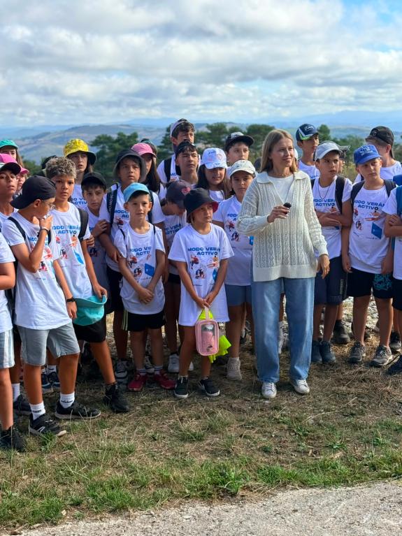 Imaxe da nova:Lara Meneses pon en valor a presenza da campaña ‘Modo Verán Activo’ na provincia de Lugo, con máis de 2.600 prazas