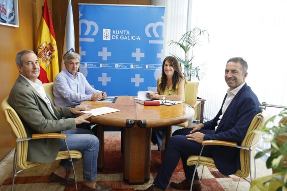 Imaxe da nova:A conselleira María M. Allegue mantén un encontro de traballo co alcalde das Nogais