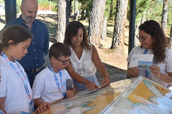 Imaxe da nova:O 'Movemento Azul' da Xunta remata a rolda de campamentos de verán en Entrimo ensinando aos máis pequenos ás profesións do mar