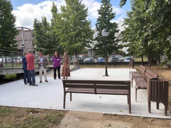 Imaxe da nova:Martina Aneiros comproba os avances nas obras de mellora do centro de día de maiores de Caranza