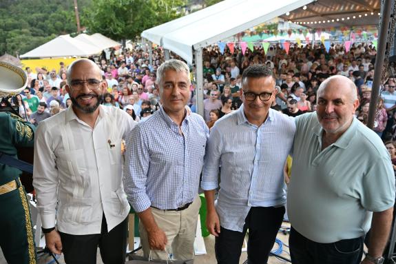 Imaxe da nova:José González asiste á Festa Mexicana de Avión