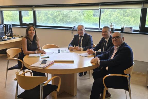 Imaxe da nova:A Xunta analiza co Colexio Oficial de Graduados Sociais da Coruña e Ourense vías para potenciar a súa colaboración en materia de re...