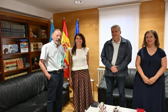 Imaxe da nova:A conselleira María M. Allegue mantén un encontro de traballo co alcalde de Beariz