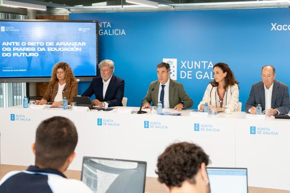 Imagen de la noticia:La Xunta mantiene 800 aulas gracias al acuerdo de mejora del sistema educativo pese a la caída de alumnos
