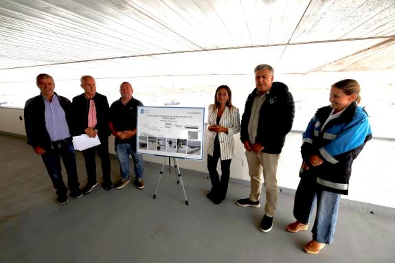 Imagen de la noticia:La Xunta invierte 190.000 € en la renovación de la cubierta de la lonja de Portocubelo, en Carnota