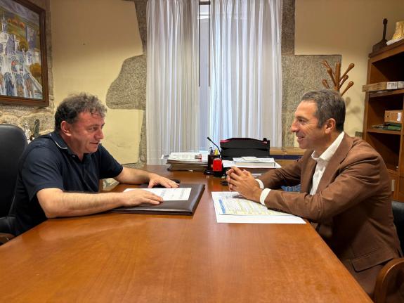 Imaxe da nova:Villares aborda co alcalde de Monterroso os investimentos da Xunta no municipio