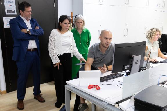 Imagen de la noticia:Lorenzana destaca las aportaciones que las empresas tecnológicas pueden hacer a la industria de la seguridad y la defensa